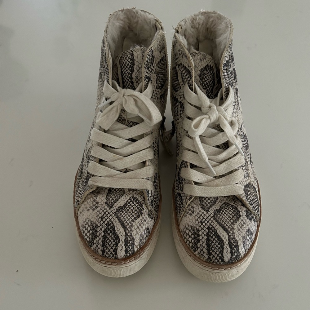 Johnston & Murphy
Women's White Callie High Top
Sneaker 6.5